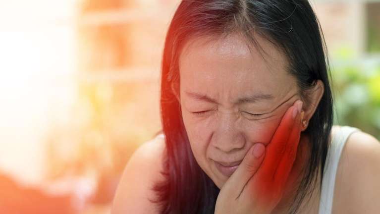 woman having TMJ pain problem in Mt Pleasant SC